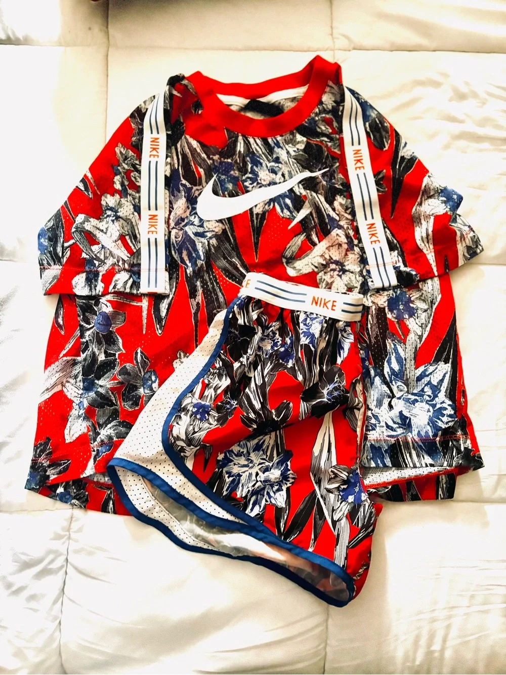 UNIQUE-Womens Nike Tempo Floral Set-Medium